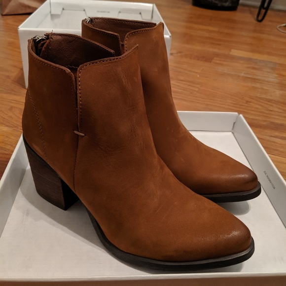 Steve Madden Shoes - Brown suede boots LIKE NEW